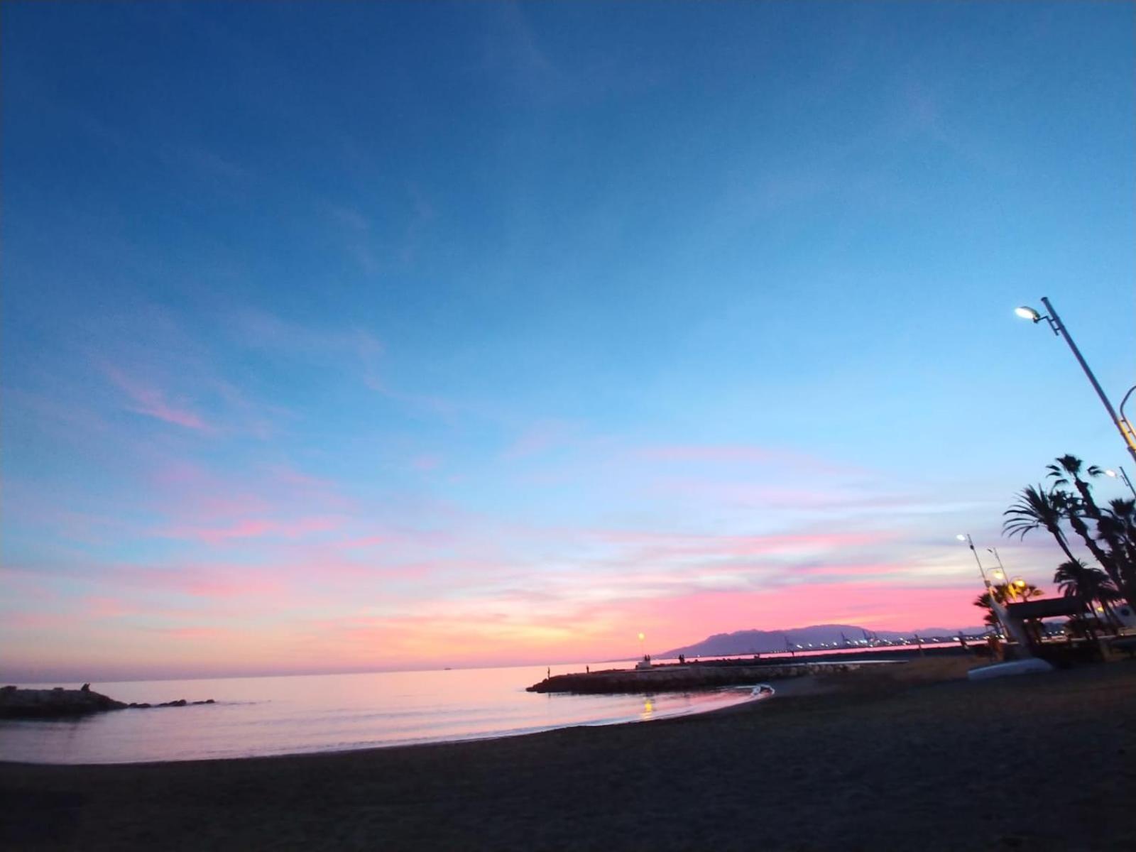 Apartamento Ático Cerca Del Mar Málaga Exterior foto